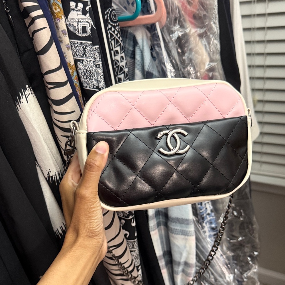 Chanel Quilted Leather Colorblock Crossbody Bag - Pink & Black